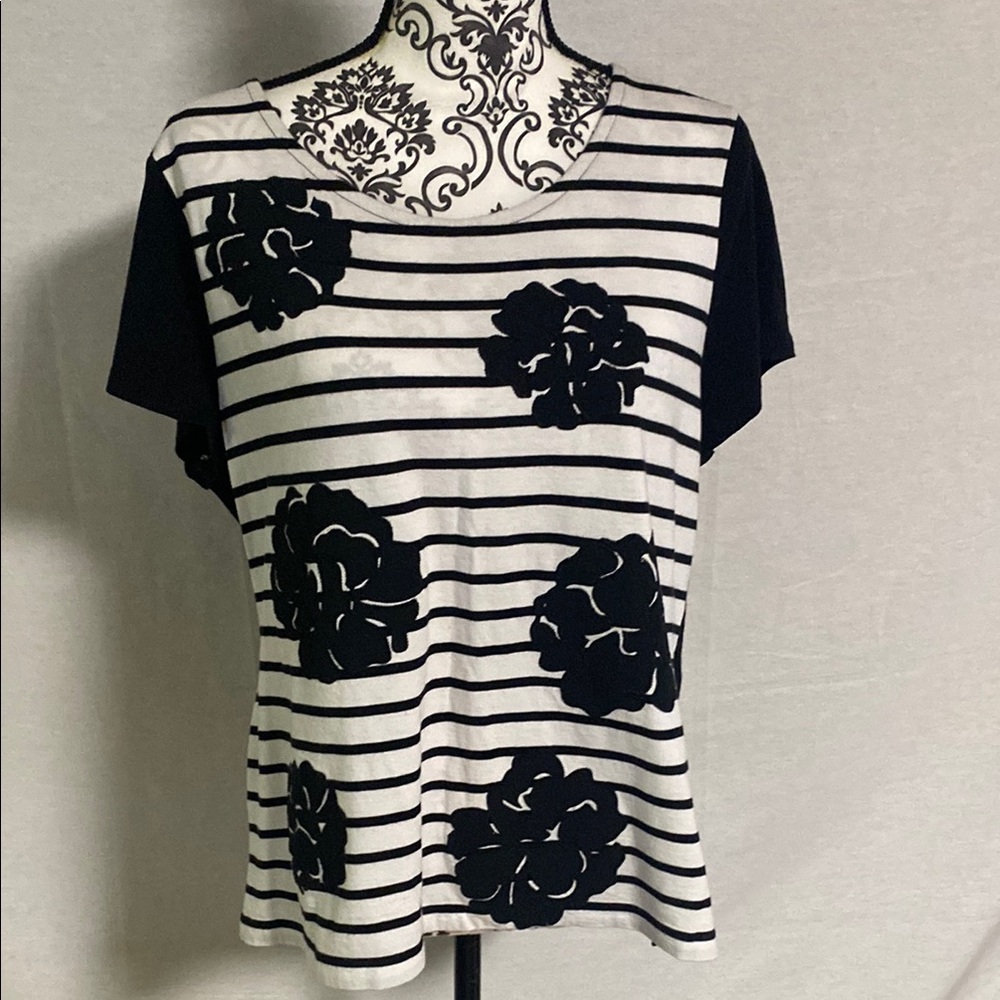 Chico's Zenergy Black and White Floral Blouse Large Great Condition
